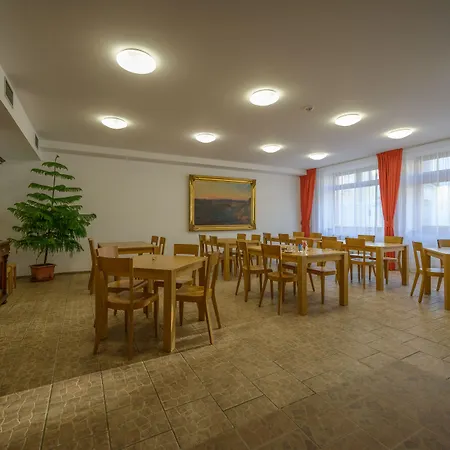 Pansky Dum 4*