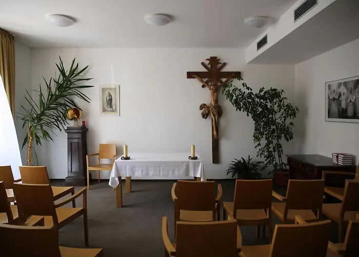 ゲストハウス Pansky Dum ロジュミタール・ポト・トジェムシーネム