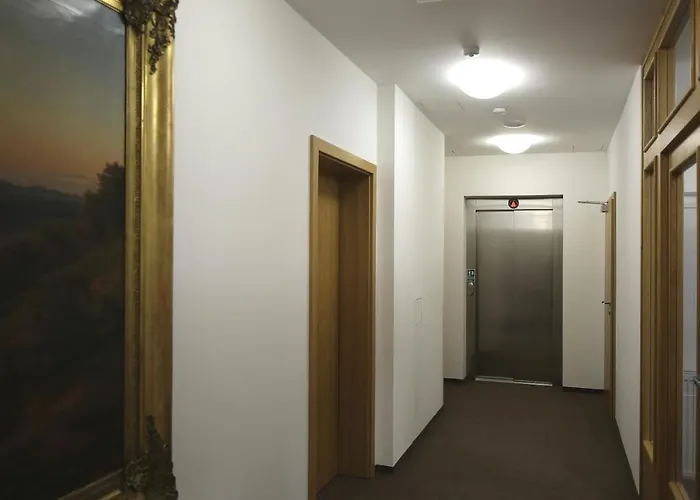 Pansky Dum ゲストハウス ロジュミタール・ポト・トジェムシーネム