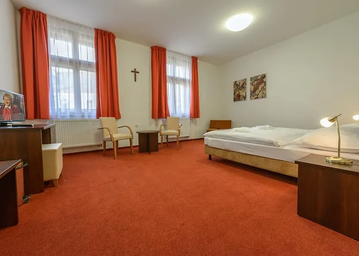 Pansky Dum ゲストハウス 4*